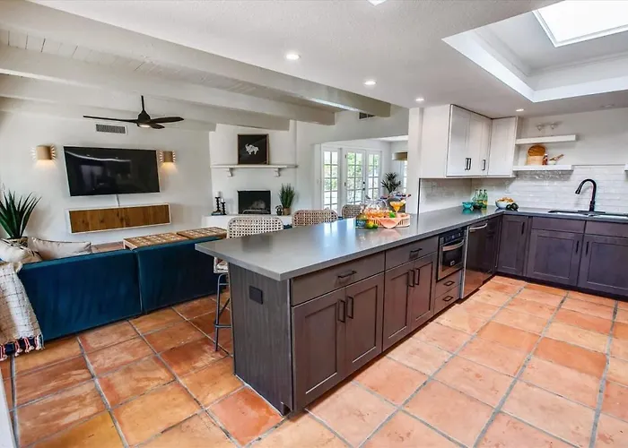 Holiday home Spacious Desert Heated Pool