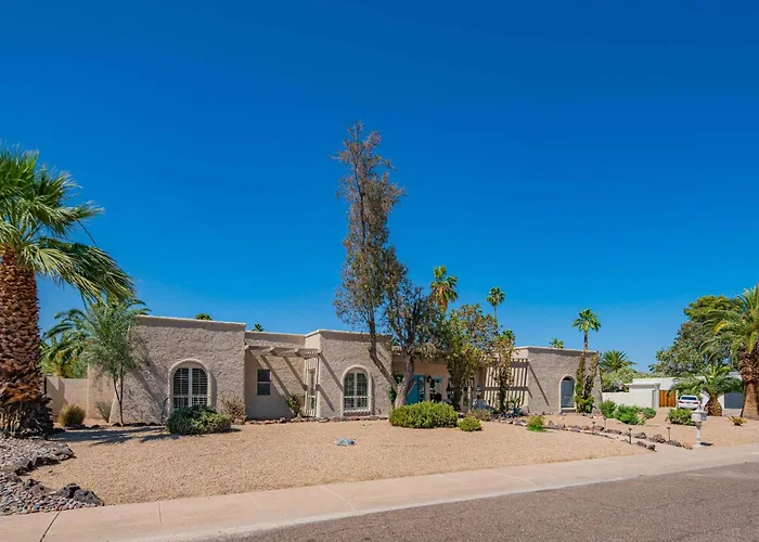 Spacious Desert Heated Pool Holiday home